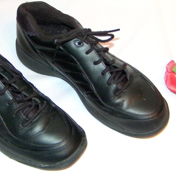 easy spirit jumper walking shoes